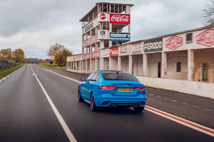  Jaguar XE R-Dynamic Reims Edition 2020 года  (UK) (фото 22 из 84)